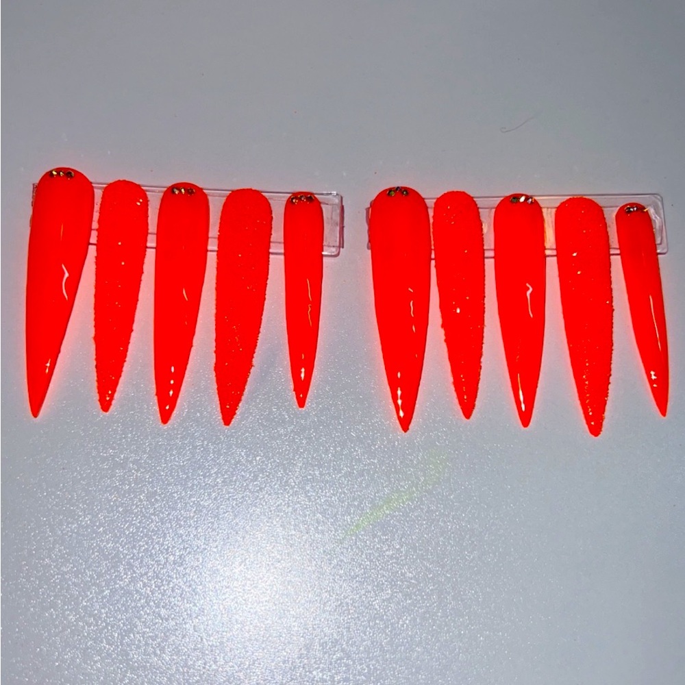 Press on nails
